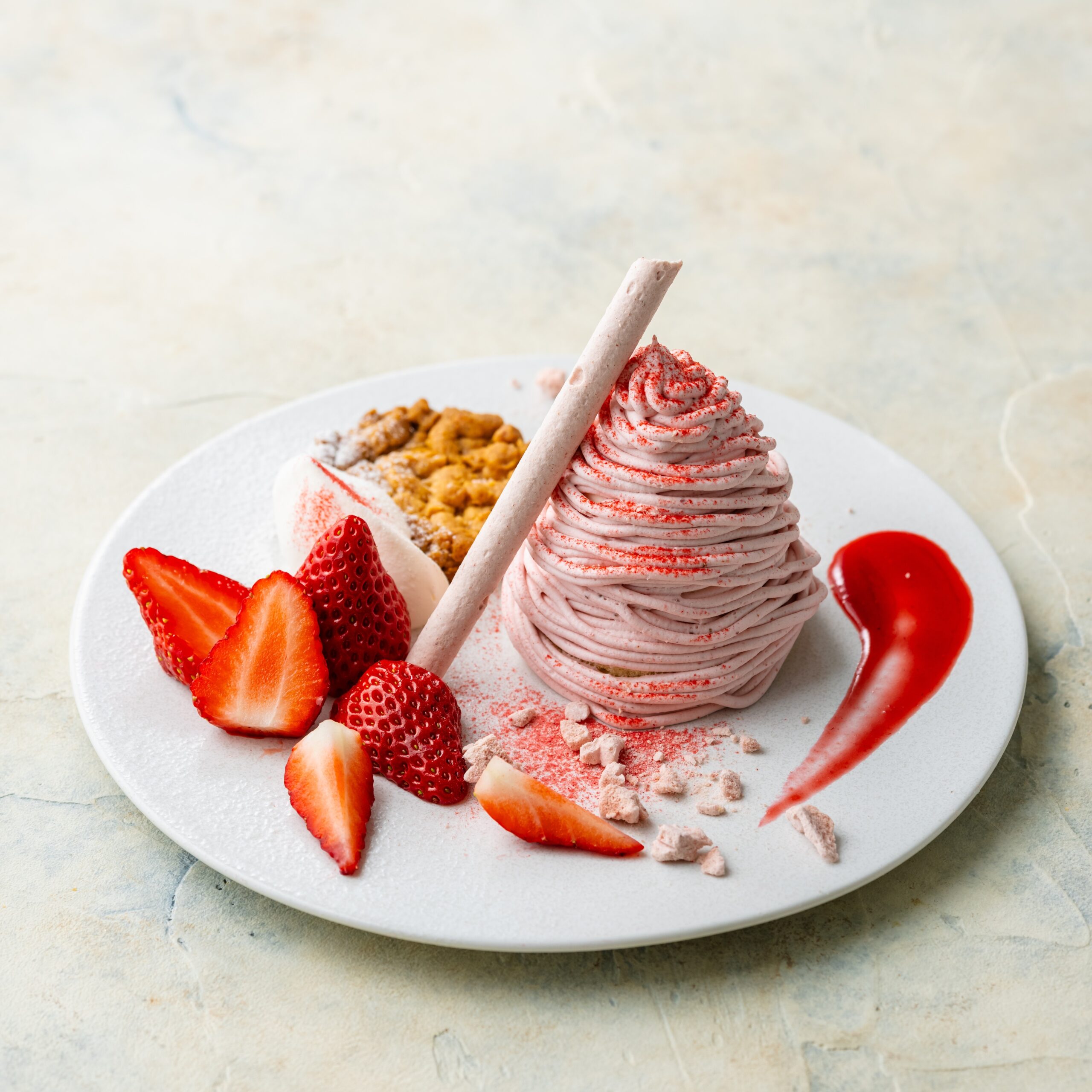 苺のしぼりたてモンブラン